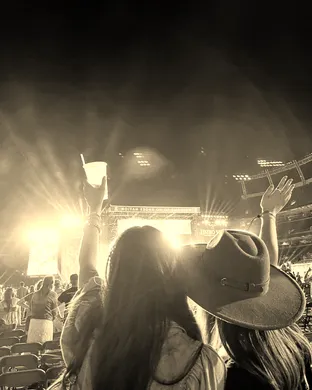 Live concert by &friends